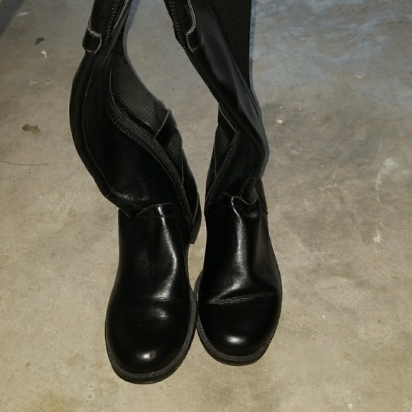 Boots - Picture 3 of 8